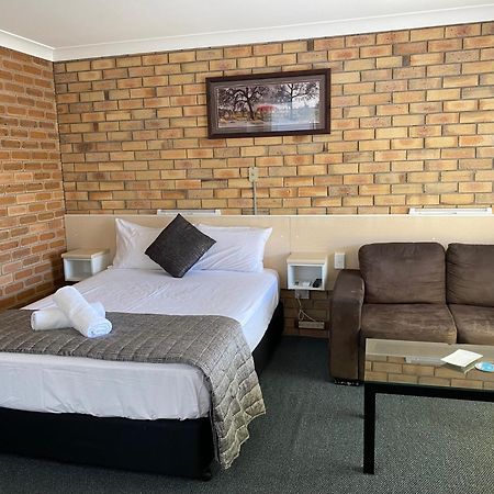 Buckaroo Motor Inn Ворік Екстер'єр фото