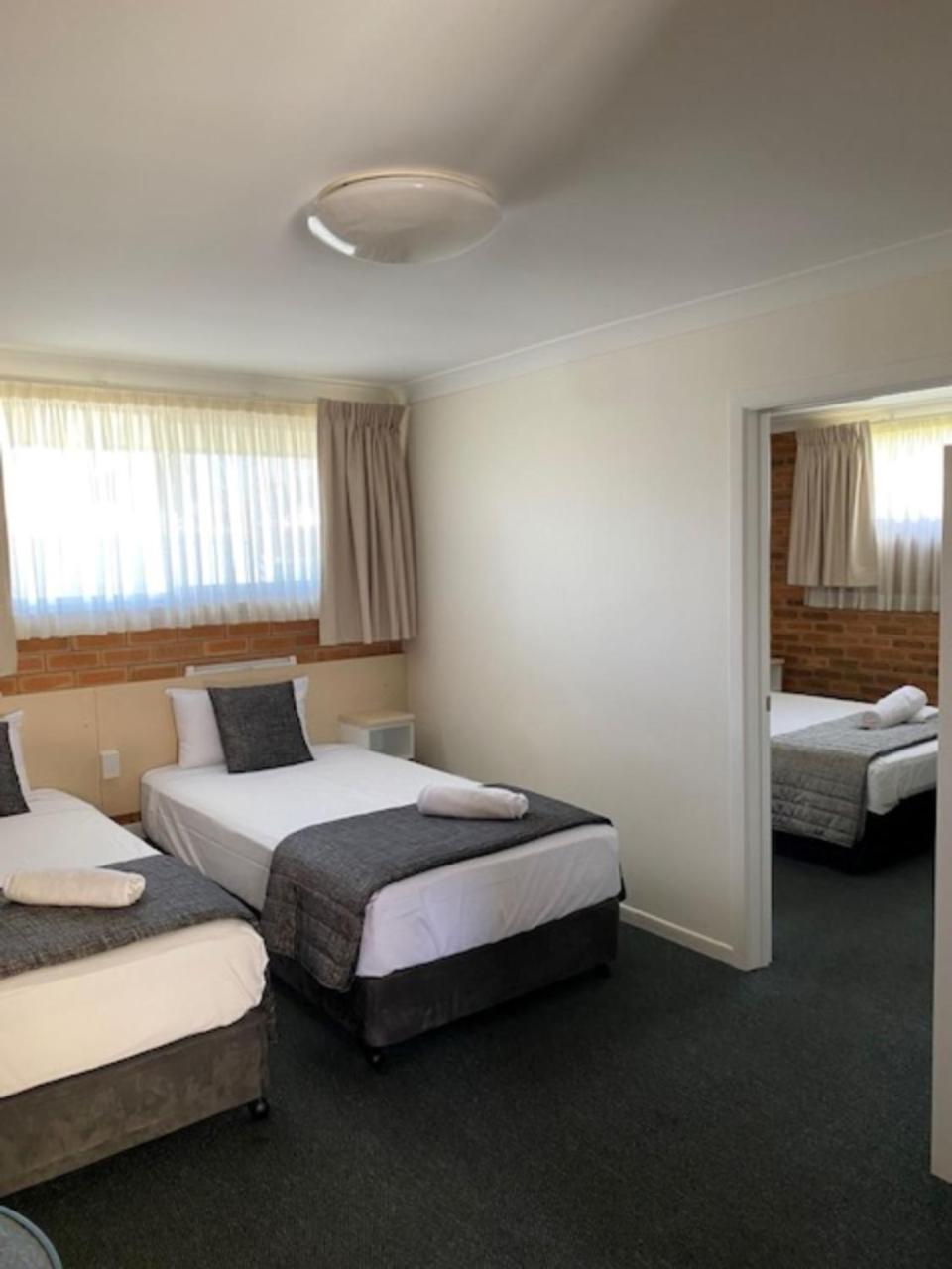 Buckaroo Motor Inn Ворік Екстер'єр фото