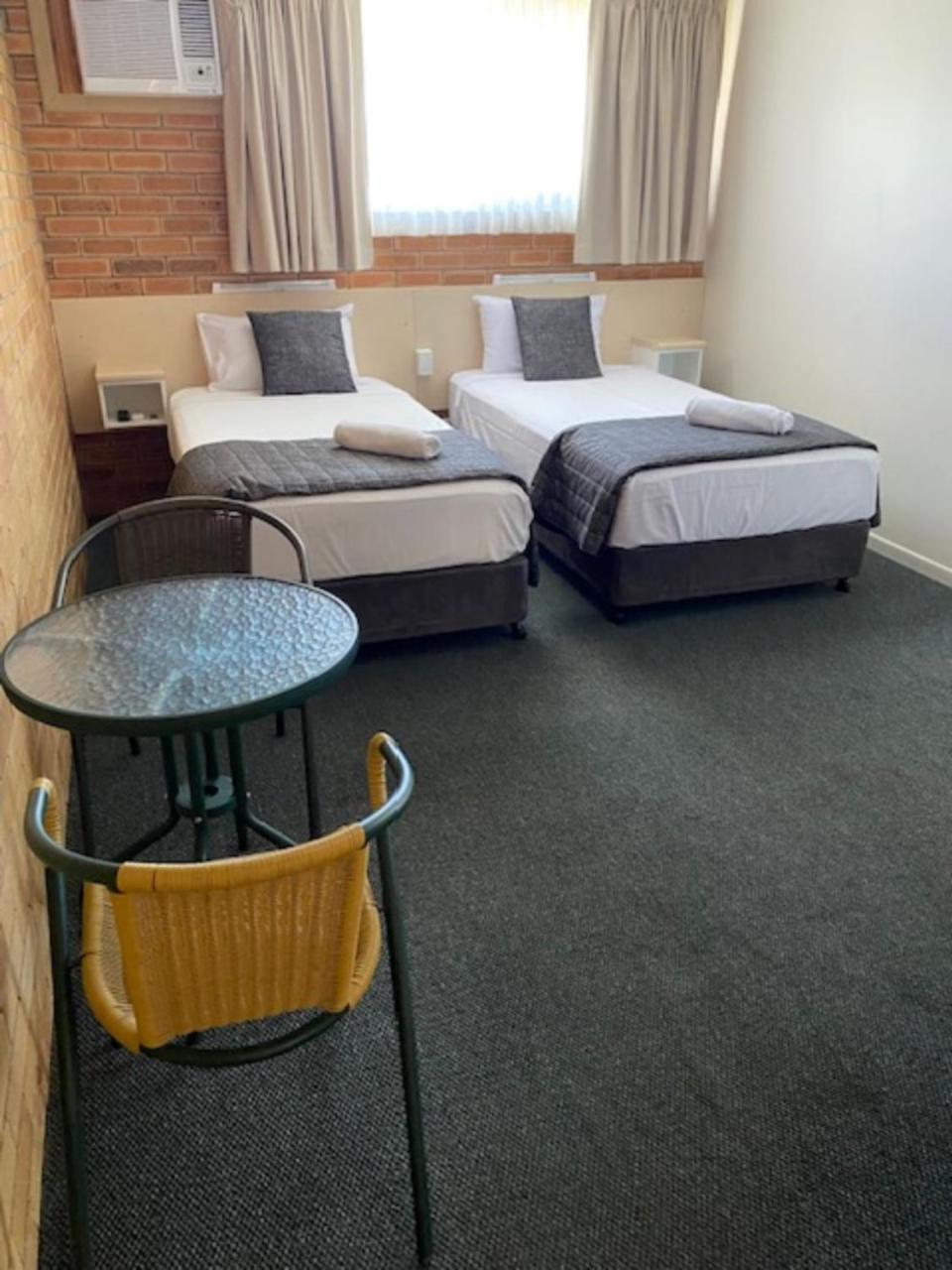 Buckaroo Motor Inn Ворік Екстер'єр фото