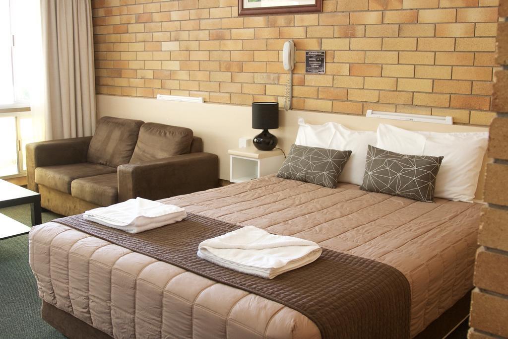 Buckaroo Motor Inn Ворік Екстер'єр фото
