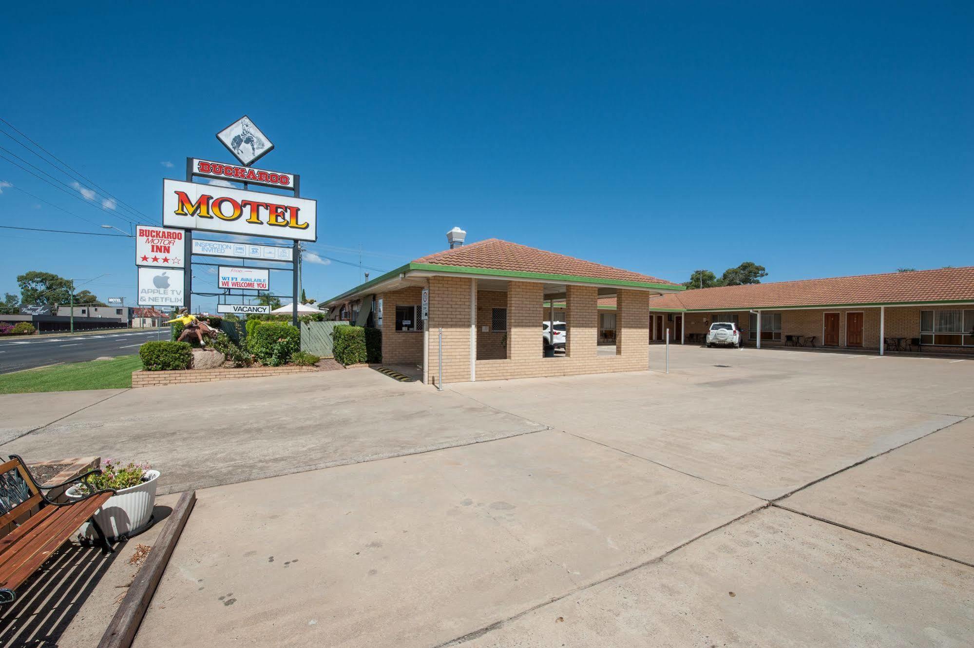 Buckaroo Motor Inn Ворік Екстер'єр фото
